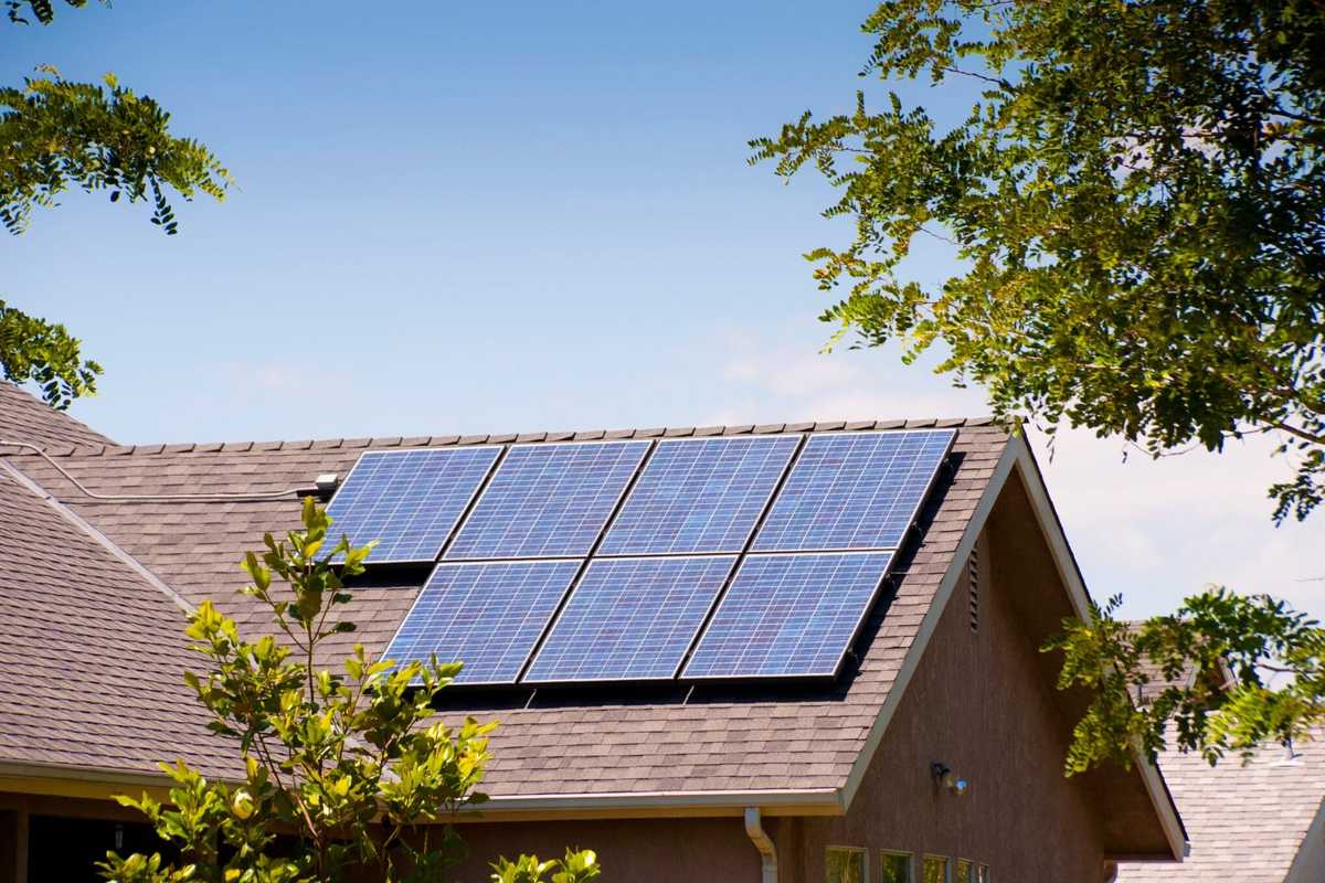 A Simple Guide to Getting Solar Panels for Your Home in 2024